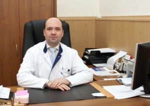 Профессор Виссарионов лечит травмы и заболевания позвоночника у детей