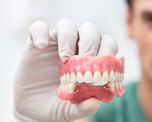 Лечение и протезирование зубов бесплатно - кому положены льготы?