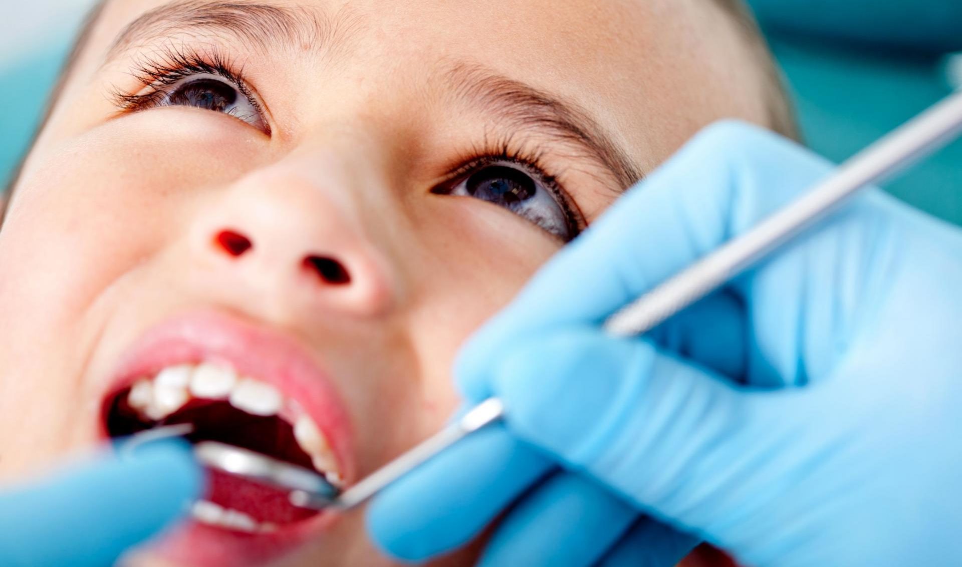 Когда ребенка вести к стоматологу - график посещения зубного врача детьми разного возраста