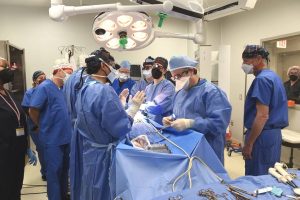 Революционная операция по трансплантации донорской аорты и легочного ствола с клапанами новорожденному